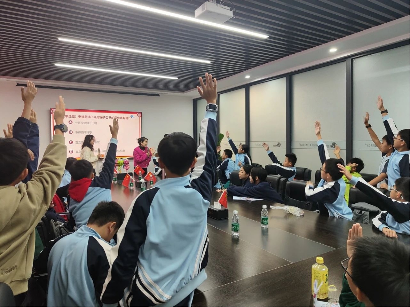 探索工业奥秘，科普点亮未来——玉泉学子走进尼古拉科技开展科普研学活动