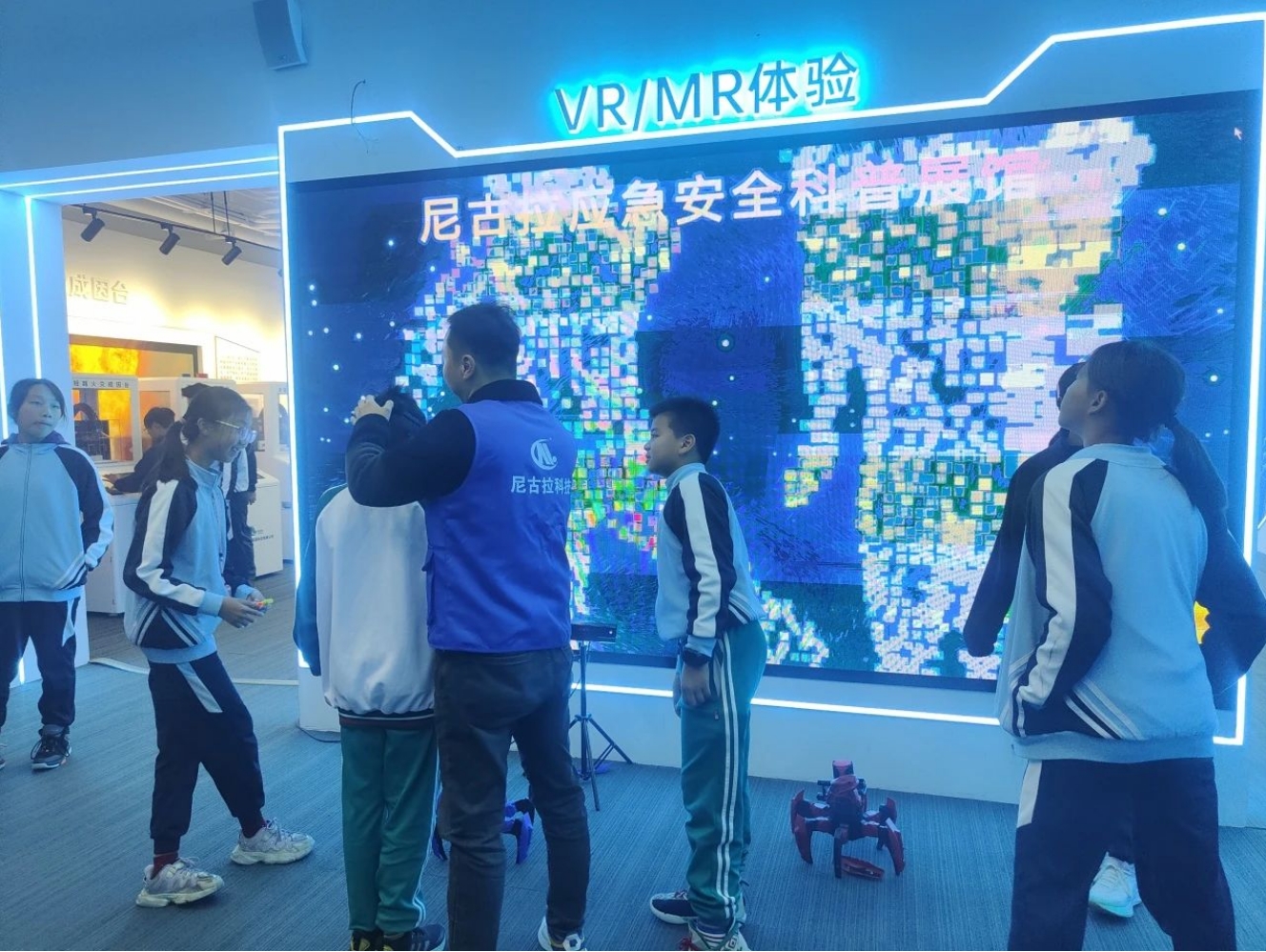 探索工业奥秘，科普点亮未来——玉泉学子走进尼古拉科技开展科普研学活动