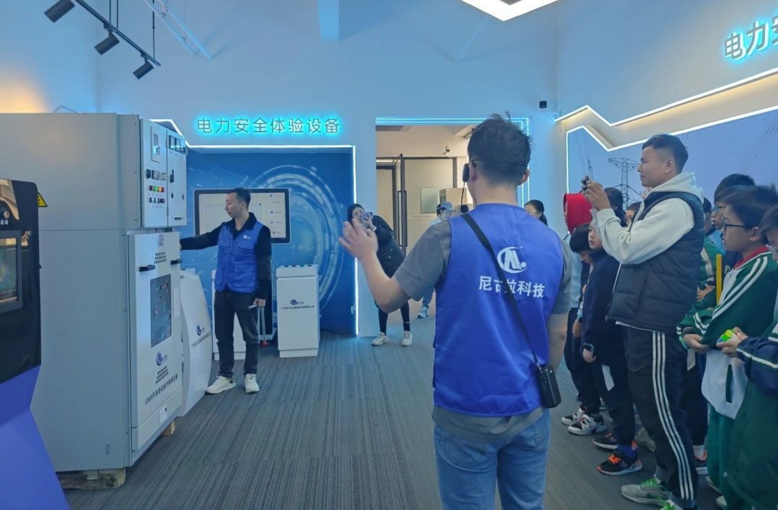 探索工业奥秘，科普点亮未来——玉泉学子走进尼古拉科技开展科普研学活动