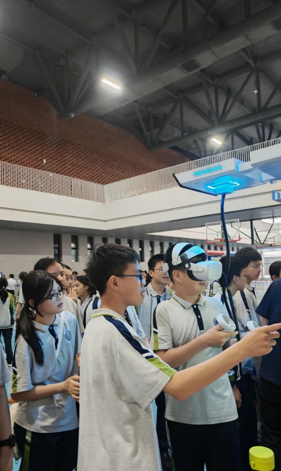 科技为翼 载梦翱翔：尼古拉科技助力广州实验中学首届科技节嘉年华