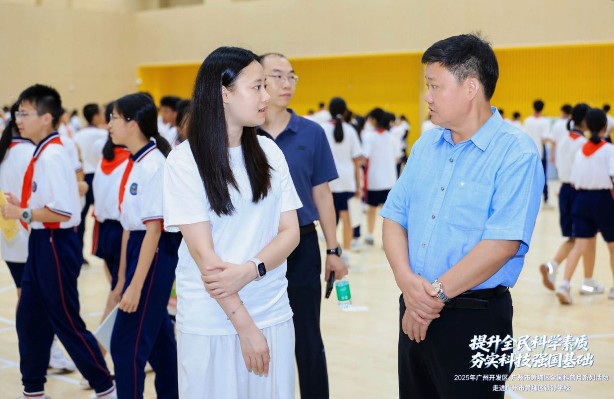 2025年广州黄埔区全国科普月活动走进铁铮学校，尼古拉科技以创新科普形式助力青少年素养提升